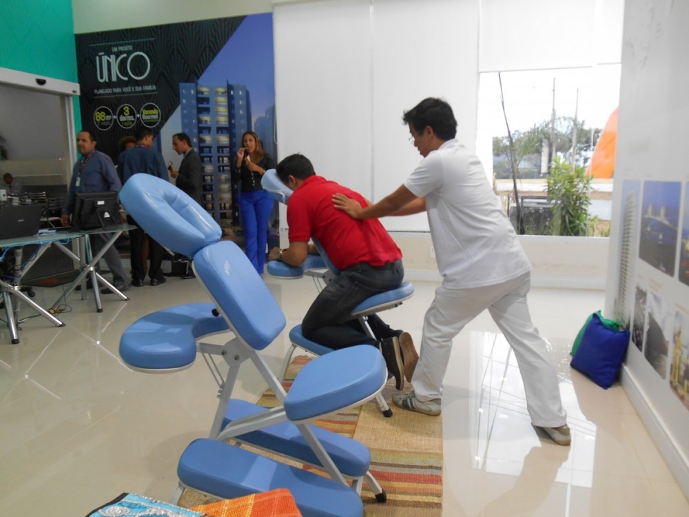 Qualy Sessa realiza seções de Quick Massage em evento de lançamento de empreendimento imobiliário #2